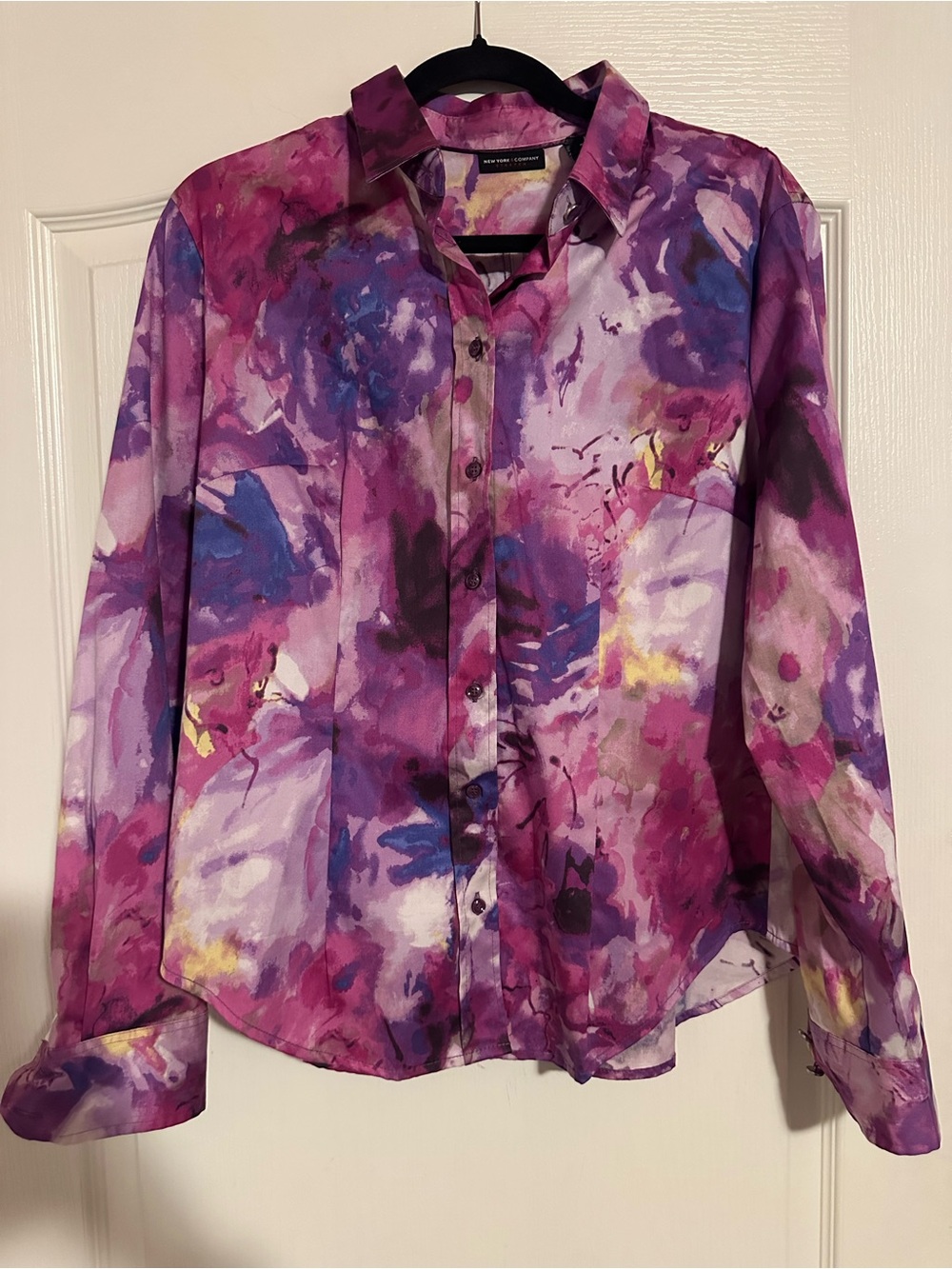 New York & Company Stretch Purple Watercolors Floral Button Down Shirt Large